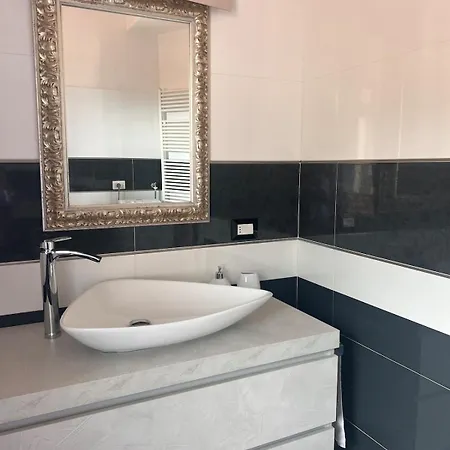 Casa Yuliya With View! * Regoledo