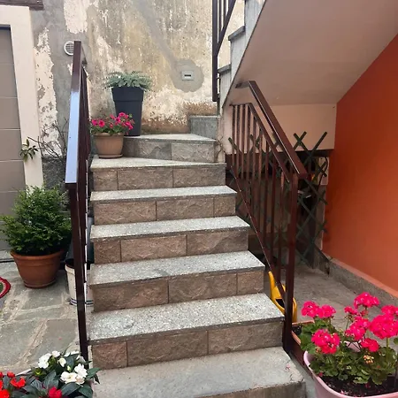 Casa Yuliya With View! * Regoledo