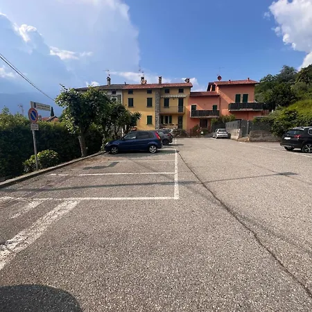 Casa Yuliya With View! * Regoledo