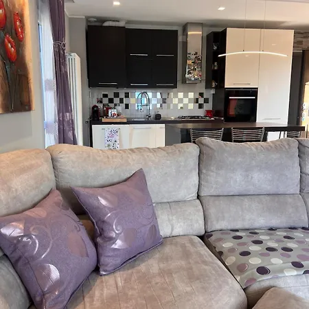 Casa Yuliya With View! Regoledo