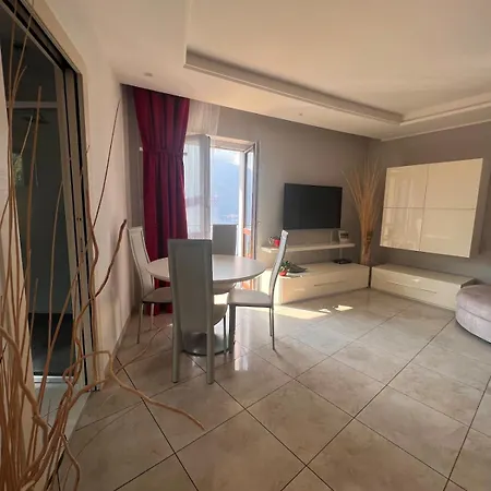 Casa Yuliya With View! * Regoledo