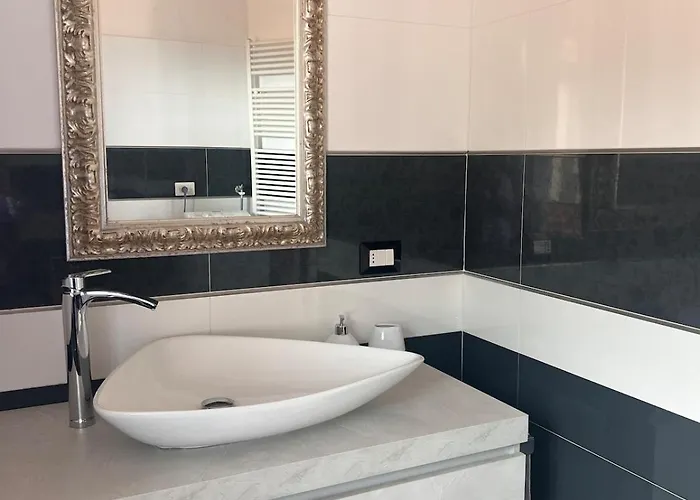 Casa Yuliya With View! * Regoledo