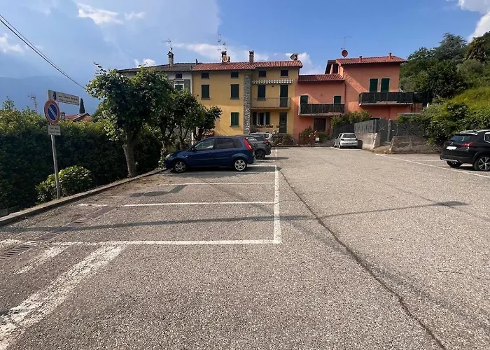 Casa Yuliya With View! * Regoledo