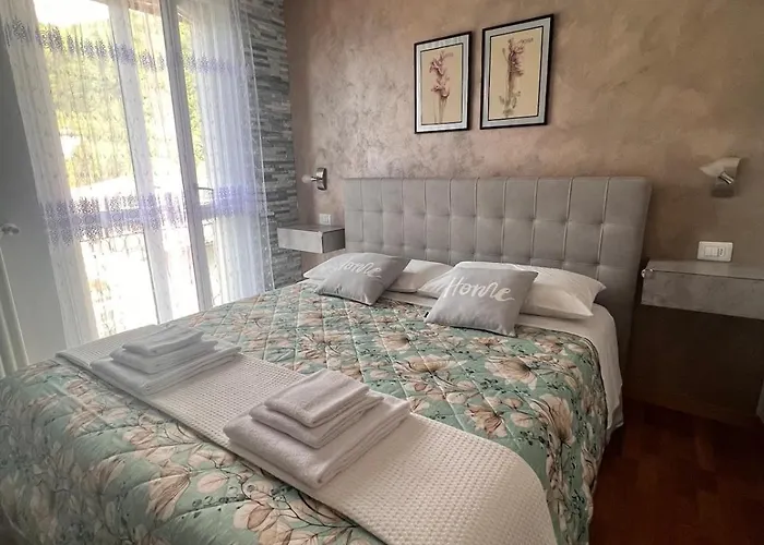 Casa Yuliya With View! דירה *