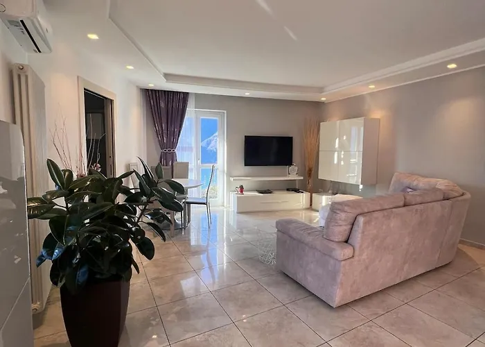 Casa Yuliya With View! *