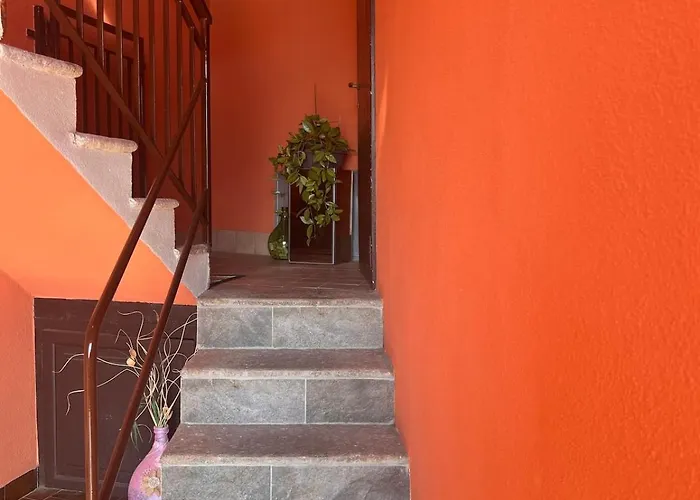 Casa Yuliya With View! * Regoledo