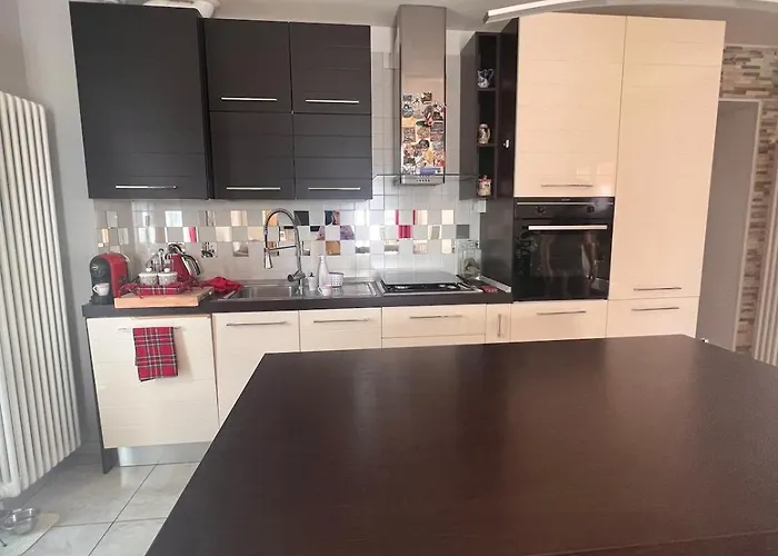 Casa Yuliya With View! דירה *